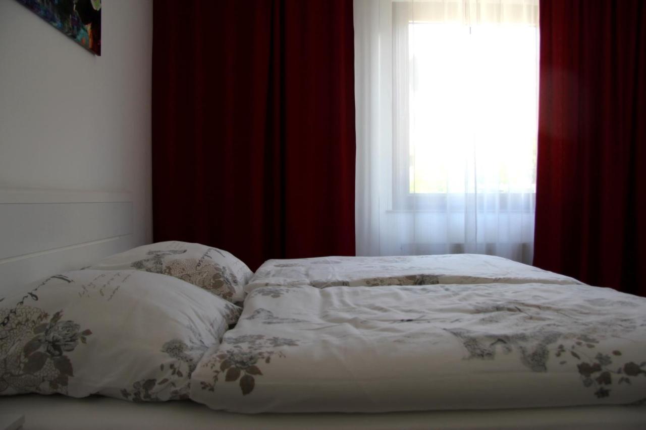 Geraeumige 4 Zimmer Wohnung An Den Kaiserthermen 特里尔 外观 照片